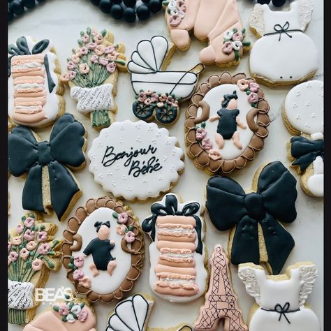 🖤Bonjour Bébé 🖤 Oh la la I’m loving this beautiful black and white Paris themed baby shower cookies 😍🥐🖤💐 Love when my clients give creative freedom so I can make unique and beautiful sets for their special event. I really love what I do 🖤🥐 💐 Inspiration from one of my favorite cookie artist 🖤 @hartworkcookieco #cookies #sugarcookies #cookiesofinstagram #paristheme #paristhemebabyshower #babyshowercookies #cookieart #cookier Parisian Themed Baby Shower Ideas, Paris Baby Shower Theme, Black And White Paris, Cookies Love, Paris Baby Shower, Parisian Theme, Paris Themed, Shower Cookies, Creative Freedom