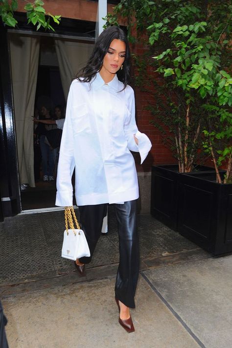 Kendall Jenner Wore the Expensive-Looking Trend Worth Ditching Your Jeans For Oversized White Shirt Outfit, Kenny Jenner, Nyfw Outfits, Kendall Jenner Street Style, Oversized White Shirt, White Shirt Outfits, Leather Trend, Icebreakers, Cold Outfits