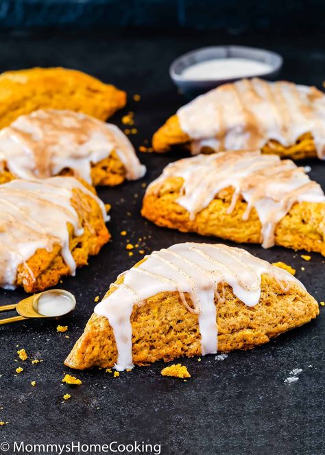 These Eggless Pumpkin Scones are spiced, flaky, and buttery. They’re super simple to make with simple ingredients. Eggless Pumpkin Pie, Chai Scones, Homemade Pumpkin Spice Mix, Eggless Breakfast, Pumpkin Scones Recipe, Eggless Cookie Recipes, Pumpkin Scones, Eggless Recipes, Pumpkin Chai