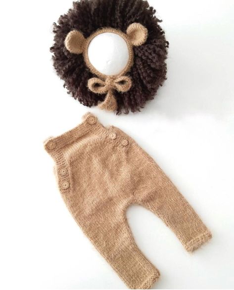 Halloween Costumes Newborn, Baby Lion Costume, Costume Lion, Newborn Costume, Costume Photography, Crochet Costumes, Newborn Halloween, Cow Costume, Baby Kostüm