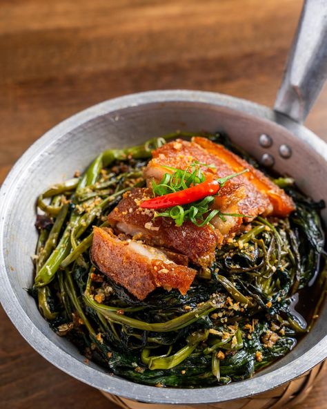 Have you tried Adobong Kangkong before? Water spinach has a such a fun and addicting texture, you won’t know how to stop! 😋✨ 📍23220 Grand Cir Blvd #160, Katy, TX 77449 ☎️ 281-665-8106 ⏰ Open 7 Days a Week 10am-9pm 🍸 Happy Hour Mon-Thurs 4-6pm #adobongkangkong #waterspinach #filipinodish #katyasiatown #patistoyorestaurant Adobong Kangkong, Water Spinach, Filipino Dishes, Katy Tx, Have You Tried, Happy Hour, You Tried, Spinach, Texture