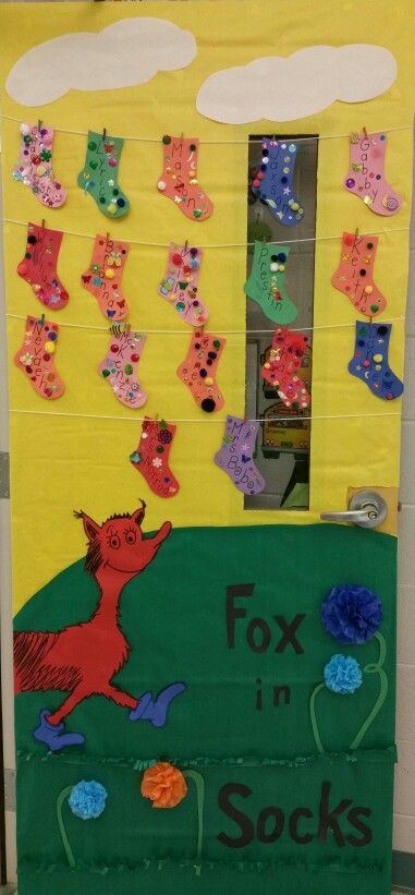 Dr. Seuss "Fox In Socks" door decoration. Super cute idea to do for Read-A-Book Week. Christmas Crafts For Pre Schoolers, Reading Week Door Decorations Ideas, Dr Seuss Diy Decorations, Fox In Socks Door Decoration, Dr Suess Fox In Socks Craft, Fox In Socks Craft, Dr Seuss Abc Book Crafts, Kindergarten Classroom Door, Dr Seuss Classroom Door