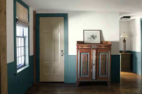 A traditional paint color that never goes out of style, Benjamin Moore Williamsburg Wythe Blue CW-590 from the Williamsburg® Paint Color Collection adds a pop of color that pairs well with almost any design style.  Walls: Harwood Putty CW-5, Regal® Select, Matte // Ceiling: Harwood Putty CW-5, Regal® Select, Flat // Trim & Wainscoting: Williamsburg Wythe Blue CW-590 Regal® Select, Pearl // Door: Tyler Gray CW-50, Aura® Grand Entrance®, Satin. Williamsburg Wythe Blue Benjamin Moore, Tyler Gray Benjamin Moore, Benjamin Moore Colonial Colors, Williamsburg Colors Benjamin Moore, Williamsburg Paint Colors Benjamin Moore, Benjamin Moore Colonial Williamsburg Colors, Benjamin Moore Williamsburg Collection, Williamsburg Wythe Blue, White Walls Blue Trim