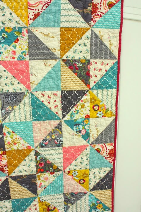 Broken Dishes Baby Quilt Tutorial Half Square Triangle Quilts Pattern, Diary Of A Quilter, Hst Quilts, Triangle Quilt Pattern, Baby Quilt Tutorials, Twin Quilt Size, Baby Quilt Pattern, Triangle Quilts, Half Square Triangle Quilts