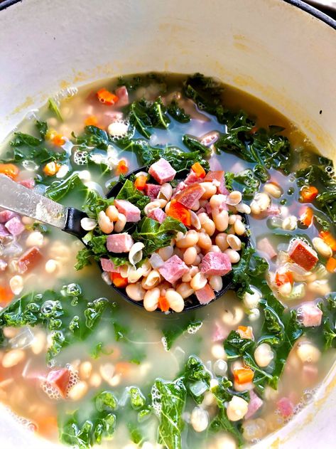 Ham and Bean Soup with Kale Bean Soup With Kale, Kale And Bean Soup, Soup With Kale, Ham And Bean, Kale Soup Recipes, Green Kale, Ham Soup, Ham And Beans, Ham And Bean Soup