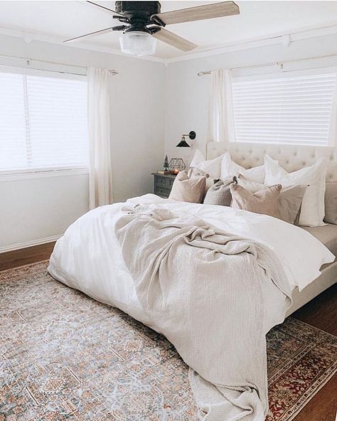 cottage bedroom design with neutral bedding and tufted upholstered headboard with white walls, farmhouse ceiling fan, farmhouse master bedroom neutral bedroom decor Bedroom White Bedding, Pop Of Color Bedroom, Color Bedroom Ideas, Neutral Bed, To Dress, Color Bedroom, Neutral Bedroom Decor, Cream Bedding, Neutral Bedrooms