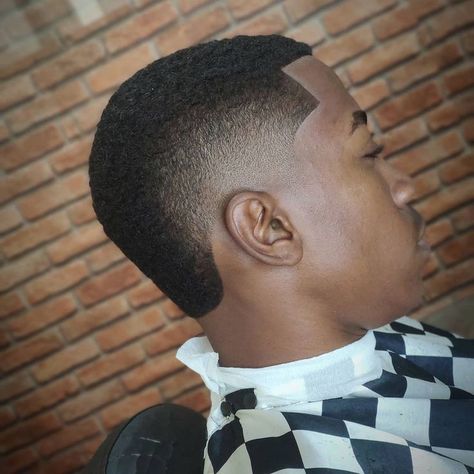 Black Boys Haircuts Fade, Frohawk Fade, Afro Fade Haircut, Fade Haircut With Beard, 360 Waves Hair, Haircut Designs For Men, Taper Fade Curly Hair, Afro Fade, Male Haircuts Curly