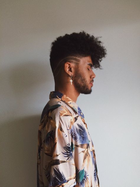 ig: @eduardissimo Afro Pompadour, Perm Hair Men, Afro Fade, Male Haircuts Curly, Black Hair Cuts, Curly Hair Fade, Natural Hair Short Cuts, Afro Men, Black Men Haircuts