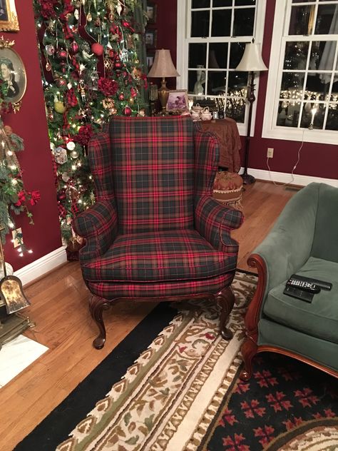 Tartan Home Decor, Plaid Sofa Country, Tartan Furniture, Tartan Furniture Sofas, Tartan Chair, Tartan Armchair, Zen Rooms, English Country Decor Living Room, Tartan Decor