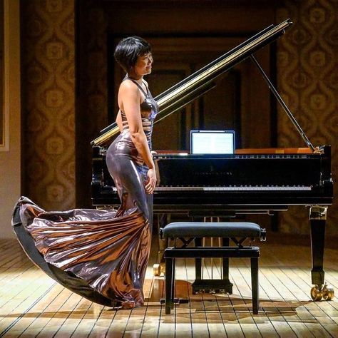 Yuja Wang Dresses, Yuja Wang Piano, Yuja Wang, Pianist And Violinist, Pianist Performance, Concert Grand Piano, Concert Pianist, Musician Photography, Concert Dresses