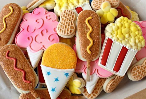 SugarBelle's Carnival Cookies, Carnival Snacks, Biscuit Icing, Cookie Platters, Circus Cookies, Cookie Bouquets, Designer Cookies, Frosted Cookies, Carnival Food