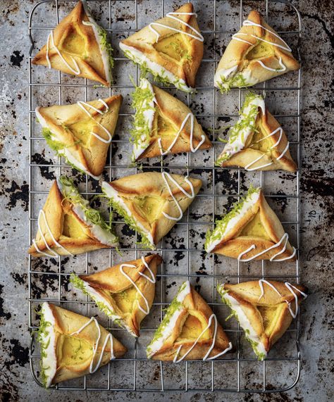 Best Hamantaschen Recipe, Jewish Desserts, Purim Recipe, Hamantaschen Recipe, Housewife Life, Poppy Seed Filling, Dessert Hacks, Lemon Pie Filling, Frozen Pie