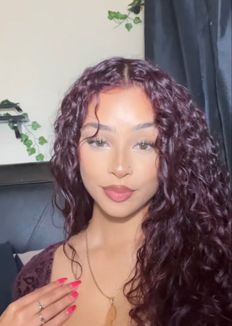 Mahagony Curly Hair, Cherry Brunette Curly Hair, Hair Color Ideas On Curly Hair, Copper Red Hair Curly, Curly Maroon Hair, Curly Hair Dark Red, Hair Dye Inspo Curly Hair, Cherry Cola Curly Hair, Curly Cherry Red Hair