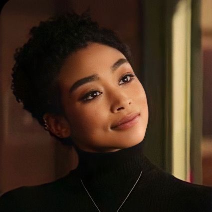 marianne season 3 “you” icons ! Marianne You Season 3, Tati Gabrielle, Reference Photos For Artists, Character Inspiration Male, Selina Kyle, Extraordinary Women, Blackest Knight, Fruit Bowl, Season 3