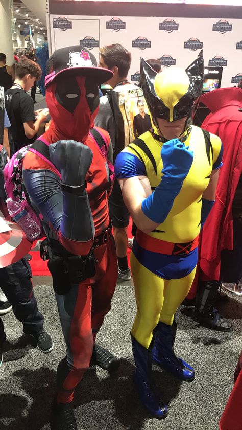 Deadpool and Wolverine cosplayers at San Diego Comic Con. Deadpool And Wolverine Couple Costume, Deadpool Cosplay Diy, Domino Deadpool Cosplay, Wolverine And Deadpool, Deadpool And Wolverine Cosplay, Deadpool Cosplay Funny, Deadpool And Wolverine Behind The Scenes, Wolverine Costume, Wolverine Cosplay