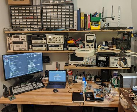 My electronics bench - Imgur Engineering Workshop Ideas, Hobby Desk Work Stations, Electronic Shop Interior Design, Electronic Workshop, Electronics Workspace, Workbench Desk, Electronics Lab Workbenches, Home Laboratory, Electronics Workbench