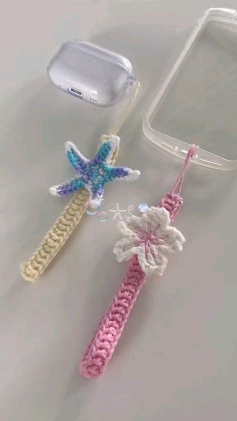 Easy Cute Things To Make, Simple Easy Crochet Projects, Crochet Ideas For Friends, Things To Make With Wool, Crochet Attachment, Crochet Easy Ideas, Acrylic Yarn Crochet Projects, Corchetes Ideas, Things To Do With Yarn