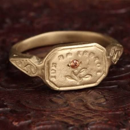 Flower Motif Rings: History, Meaning & Beautiful Examples Wax Seal Ring, Cast Rings, Medieval Rings, Queen Style, Seal Ring, Stamped Rings, Historical Jewellery, Hacks Clothes, Magical Jewelry