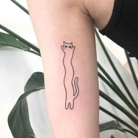 Minimalist Cat Tattoo, Cat Outline Tattoo, Cat Tattoo Ideas, Cat Tattoo Simple, Web Tattoo, Handpoke Tattoo, Cat Tattoo Designs, Sketch Tattoo Design, Line Art Tattoos