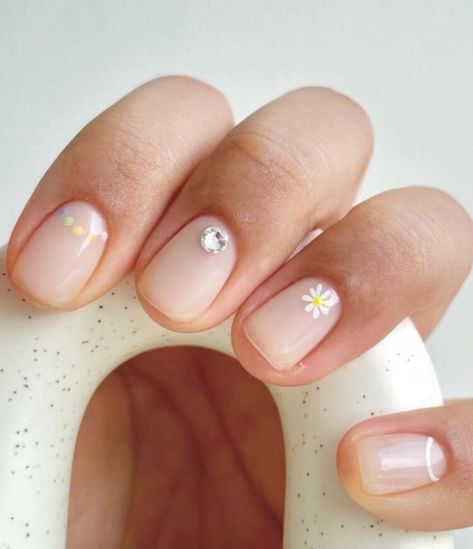 Korean Nail Designs, Best Summer Nail Designs, Beachy Nail Designs, Milky White Nails, Gel Nail Light, Nail Polish Colors Summer, Korean Nail, Beachy Nails, Minimalist Vibe