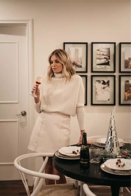 White Turtleneck Skirt Outfit, White Leather Skirt Outfit Fall, White Leather Skirt Outfit Winter, White Winter Skirt Outfit, White Mini Skirt Outfit Winter, White Leather Skirt Outfit, White Winter Skirt, Leather Skirt Outfit Fall, Turtleneck Outfit Winter