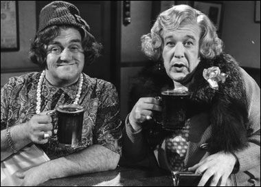 Les Dawson and Roy Barraclough -Cissy and Ada! Les Dawson, English Comedy, Comedy Actors, Childhood Memories 70s, Classic Comedies, Northern England, Classic Television, British Comedy, Bad Taste