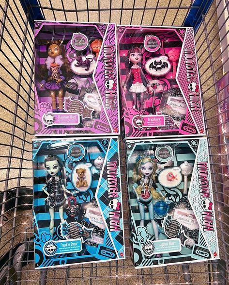 Monster High Dolls Collection, Monster High Movies List, Monster High Doll Collection, Monster High Collection, New Monster High Dolls, Draculaura Aesthetic, Mh Dolls, Arte Monster High, Moster High