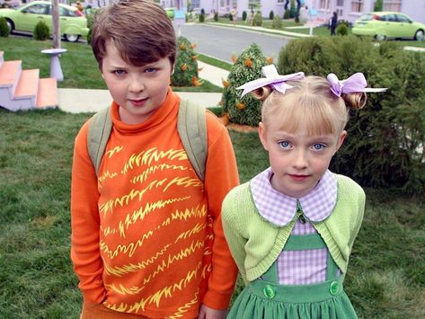 Conrad and Sally #thecatinthehat #drseuss #conradwalden #sallywalden #spencerbreslin #dakotafanning #2000s #2000snostalgia #early2000s #early2000snostalgia 2000s Kids Movies, 2000 Halloween Costumes, Cat In The Hat Movie, Early 2000s Movies, Badass Halloween Costumes, Los Addams, Sally Costume, Mike Myers, The Cat In The Hat