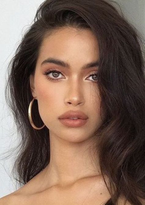 A bronze glow is perfect for minimal makeup looks. #bronze #dewyglow #glowmakeup #minimalmakeup Sunkissed Makeup, Minimal Makeup Look, Mekap Mata, Makeup Pengantin, Flot Makeup, Best Natural Makeup, Makeup Tip, Prom Makeup Looks, Minimal Makeup