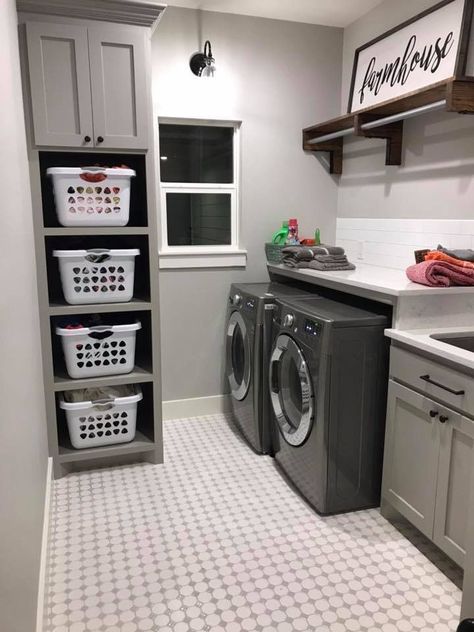 Big Modern Laundry Room, Big Laundry Room Ideas Basements, Mid Room Ideas, Loundroom Ideas Modern, Laundry Room Full Bathroom Combo, Medium Size Laundry Room Ideas, Laundry Room With No Cabinets, Laundry Room With Window Ideas, Laundry Room Closet Ideas Extra Storage