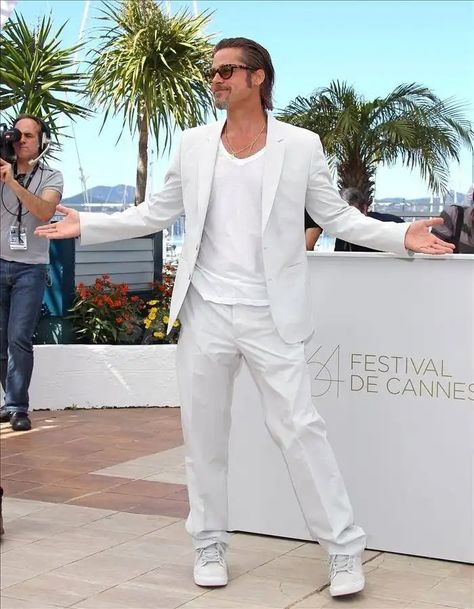 White Shoes Outfit Men, Zara Summer Outfits, Mens White Suit, All White Party Outfits, White Outfit For Men, White Shoes Outfit, Best White Sneakers, White Sneakers Outfit, White Party Outfit