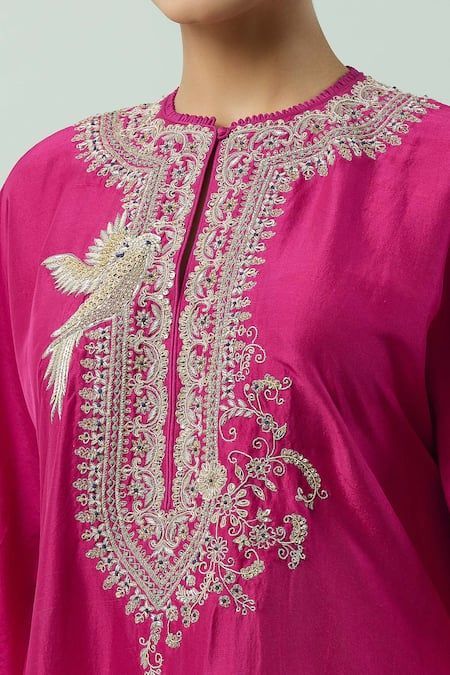 Buy Pink Dupion Silk Placement Hand Embroidery Floral Round Yoke Kaftan For Women by JAYANTI REDDY Online at Aza Fashions. Kaftan Pattern, Kaftan For Women, Embroidery Hoop Art Diy, Jayanti Reddy, Punjabi Outfits, Kurti Designs Latest, Kurta Neck Design, Silk Kaftan, Fashion Drawing Dresses