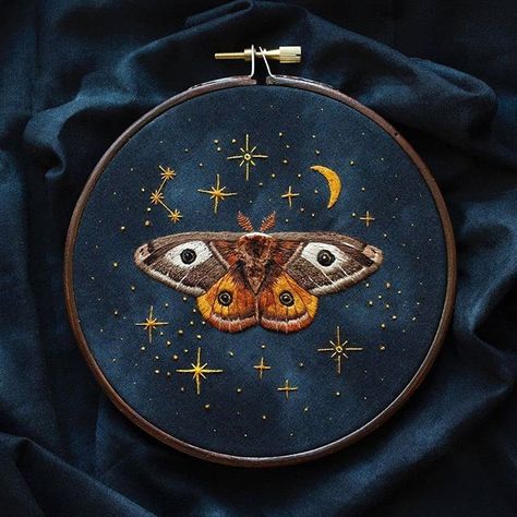 Celestial Embroidery by @emillieferris Emillie Ferris, Friend Embroidery, Embroidery Hoop Wall Art, Diy Embroidery Patterns, Couture Embroidery, Pola Sulam, Thread Painting, Embroidery On Clothes, Simple Embroidery