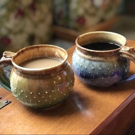 Cool Mug Designs Ceramics, Pottery Mugs Ideas, Imperfect Pottery, Pottery Tea Cups, Pottery Aesthetic, Cups Pottery, Mugs Pottery, Beginner Pottery, Pottery Collection