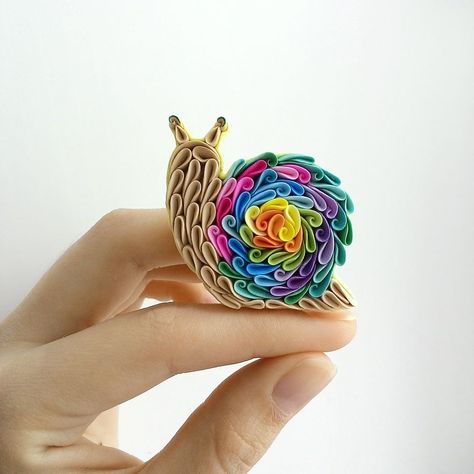 I've Made So Many New Designs This Year Since My Last Post Was Published And I Want To Show Them To You! And Also My Tutorial Has Been Released! Polymer Clay Kunst, Quilling Animals, Art Quilling, Paper Quilling Patterns, Quilled Paper Art, Quilled Creations, Quilling Tutorial, 3d Quilling, Unique Brooch