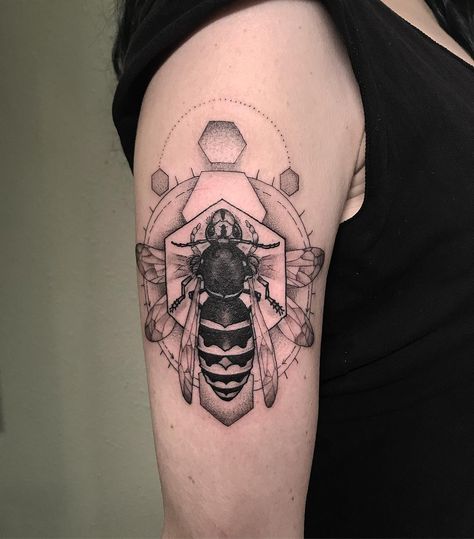 Phil O'Gurk on Instagram: “Yellow jacket” Yellow Jacket Tattoo, Back Of Shoulder Tattoo, Yellow Jacket, Shoulder Tattoo, Simple Tattoos, Skull Tattoo, Tatting, Tattoos, Yellow