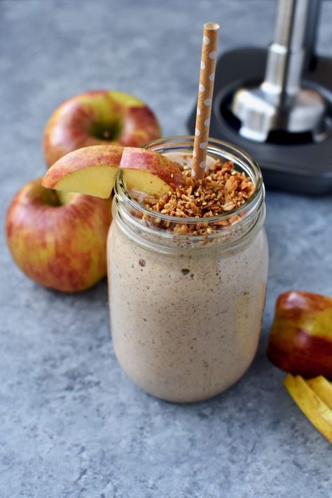 apple crisp smoothie Immersion Blender Smoothie, Immersion Blender Recipes, Emulsion Blender, Easy Apple Crisp, Weight Watchers Dessert Recipes, Satisfying Meals, Apple Crisp Easy, Immersion Blender, Weight Watchers Desserts