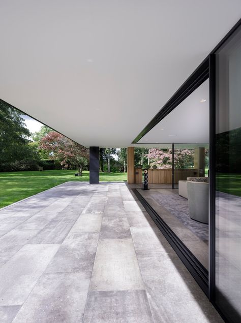 Terrasse carrelage Sky Frame, Frameless Sliding Doors, Glass Doors Patio, Modern Sliding Doors, House Luxury, Glass Walls, House Extensions, Barn Doors Sliding, Patio Doors