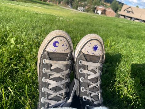 Moon Converse, Tiktok Shoes, Alt Shoes, Converse Design, Shoes Art, Sun And Moon Drawings, Moon Drawing, Shoes Drawing, Moon Painting