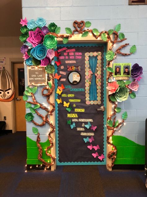 Encanto Door Decorations Classroom, Encanto School Theme, Encanto Bulletin Board, Encanto Classroom Door, Encanto Classroom Theme, Garden Classroom Door, Classroom Hallway Decor, Encanto Classroom, Flower Classroom Theme