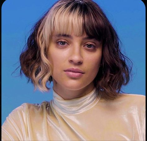 Colored Bangs Short Hair, Round Face Bangs Short Hair, Colour Block Fringe Hair, Color Blocked Bangs, Color Blocked Hair With Bangs, Short Split Dyed Hair With Bangs, Colored Hair Ends, Split Dye Bob With Bangs, Dye Inspiration