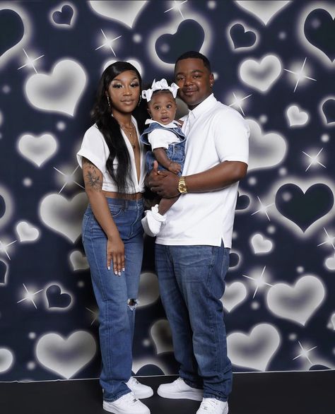 90s Theme Family Photoshoot, Y2k Family Photoshoot, 2000s Family Photoshoot, Mommy Daughter Photoshoot Black, Photo Shoot Mom And Son, Mom And Son Photo Ideas Black People, 90s Family Photoshoot, 2000s Couple Photoshoot, 2000 Photoshoot Ideas