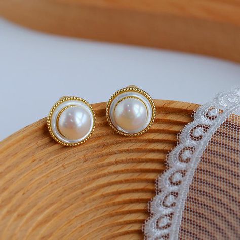 Single pearl pendant