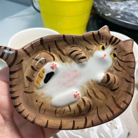 Chia Pet Ceramic Project, Ceramic Cats Pottery, Creative Clay Ideas, Ceramic Design Ideas, Air Dry Clay Projects, Clay Diy Projects, Pottery Painting Designs, Clay Crafts Air Dry, Ceramic Cat