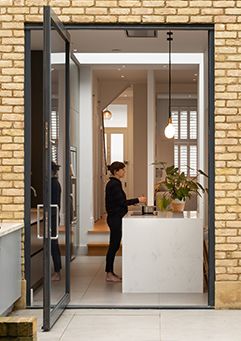 Maxlight | Pivot Doors make a design statement Railway Cottage, Glass Pivot Door, Box Windows, Extension Kitchen, Chiswick House, Mid Century Kitchen Decor, Lounge Rooms, Internal Glass Doors, Pivot Door