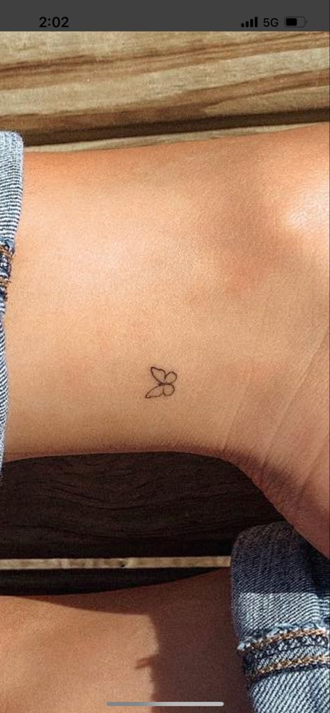 Barbie Tattoo Ideas Simple, Butterfly Tattoo Small Simple, Simple Ankle Tattoos, Simple Butterfly Tattoo, Basic Tattoos, Pola Tato, Hidden Tattoos, Small Butterfly Tattoo, Small Pretty Tattoos