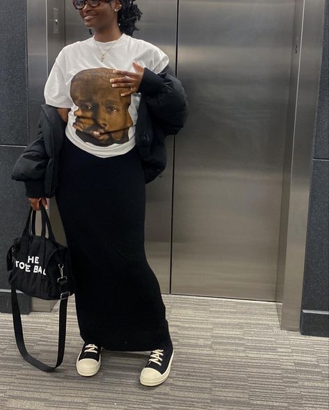 Black Women Long Skirt Outfits, Outfits With Long Black Skirts, Long Skirt Outfits Fall, Long Skirt With Sneakers, Vaycay Fits, Modest Chic, Healing Books, Modesty Outfits, Cute Modest Outfits