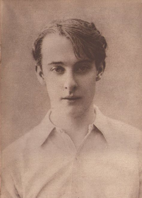 Lord Alfred Bruce Douglas Alfred Douglas, Lord Alfred Douglas, John Douglas, Writers And Poets, Vintage Portraits, Oscar Wilde, Male Face, Vintage Photographs, Historical Photos