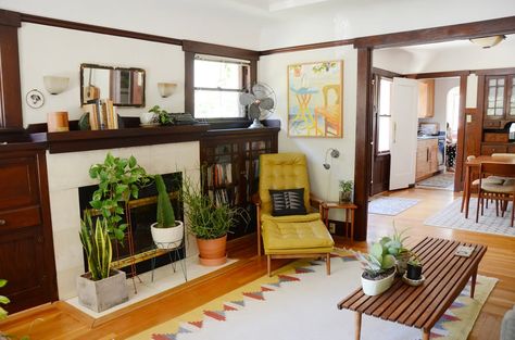 When a couple with a penchant for DIY, crafting and art share a home, the result is a beautiful space filled with geometric patterns and textiles 70s Inspired Decor, Craftsman Interior, Vintage Craftsman, 70s Decor, Modern Craftsman, European Home Decor, Craftsman Style Homes, Craftsman Bungalows, Craftsmen Homes