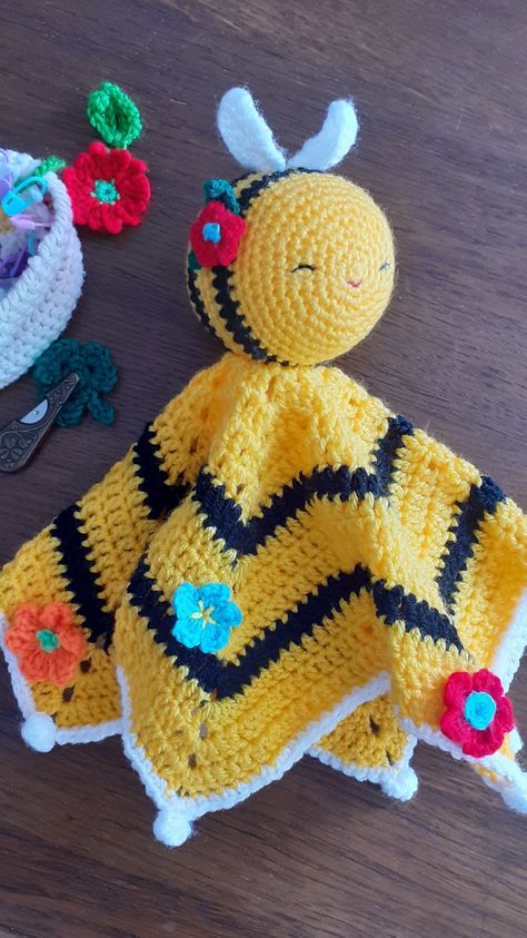 Bee Lovey Crochet, Bumble Bee Crochet Blanket Free Pattern, Bumble Bee Blanket Crochet, Bumble Bee Lovey Crochet, Crochet Blanket Bee, Bumblebee Crochet, Bumble Bee Baby Blanket, Crochet Bee Rattle, Bee Baby Blanket